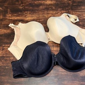 2 Bras. 42 C. Nude and black